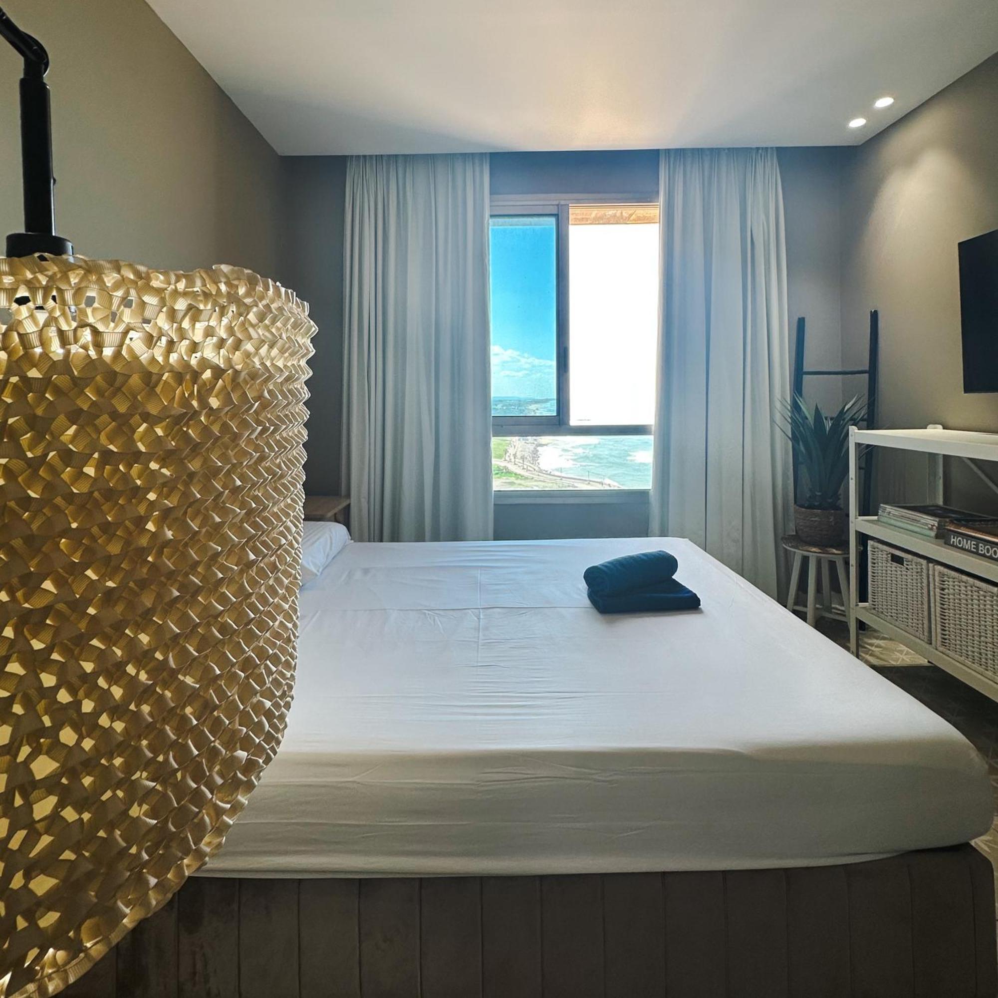 Haifa Almog Tower- "Blue Reef" Suite On The Sea Esterno foto