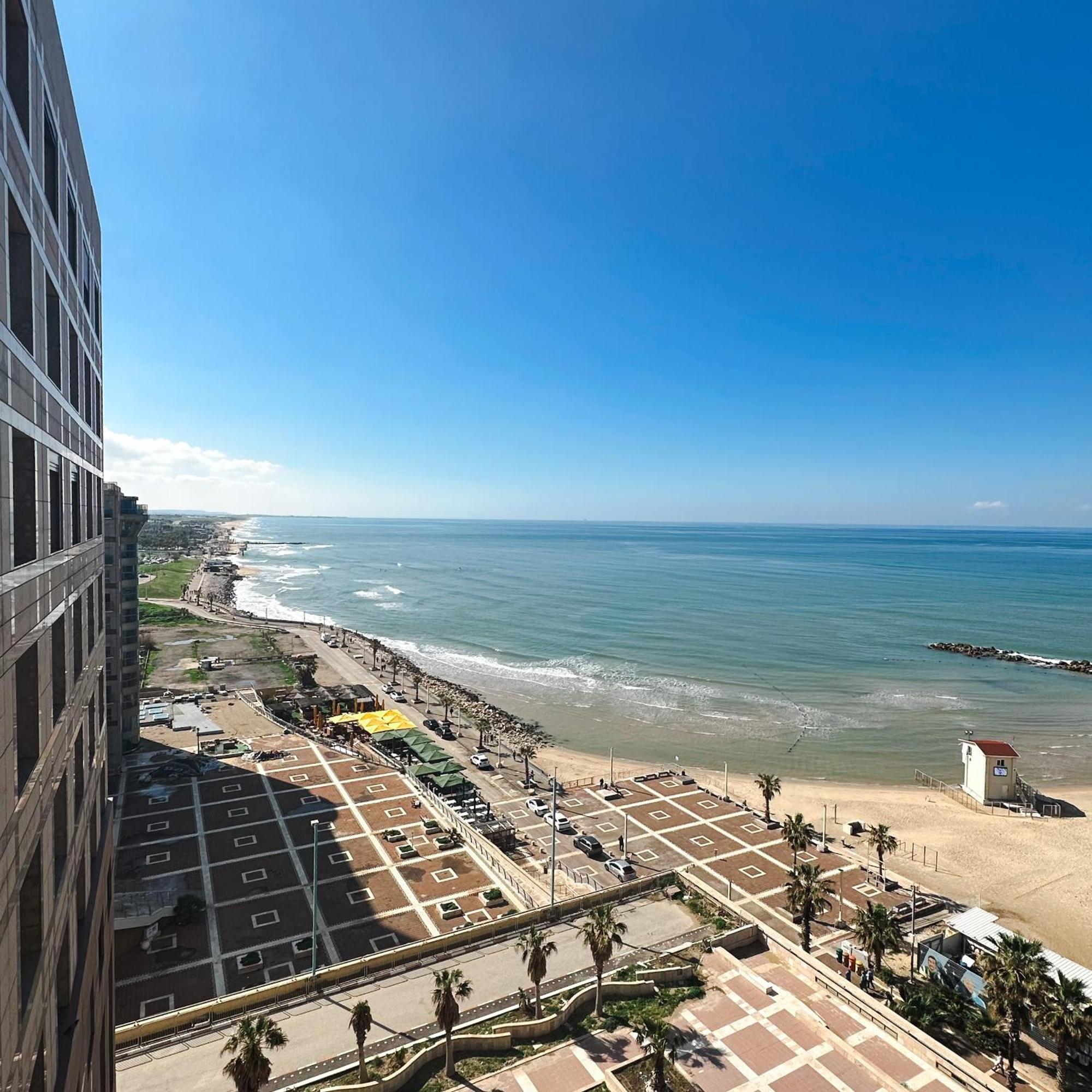 Haifa Almog Tower- "Blue Reef" Suite On The Sea Esterno foto