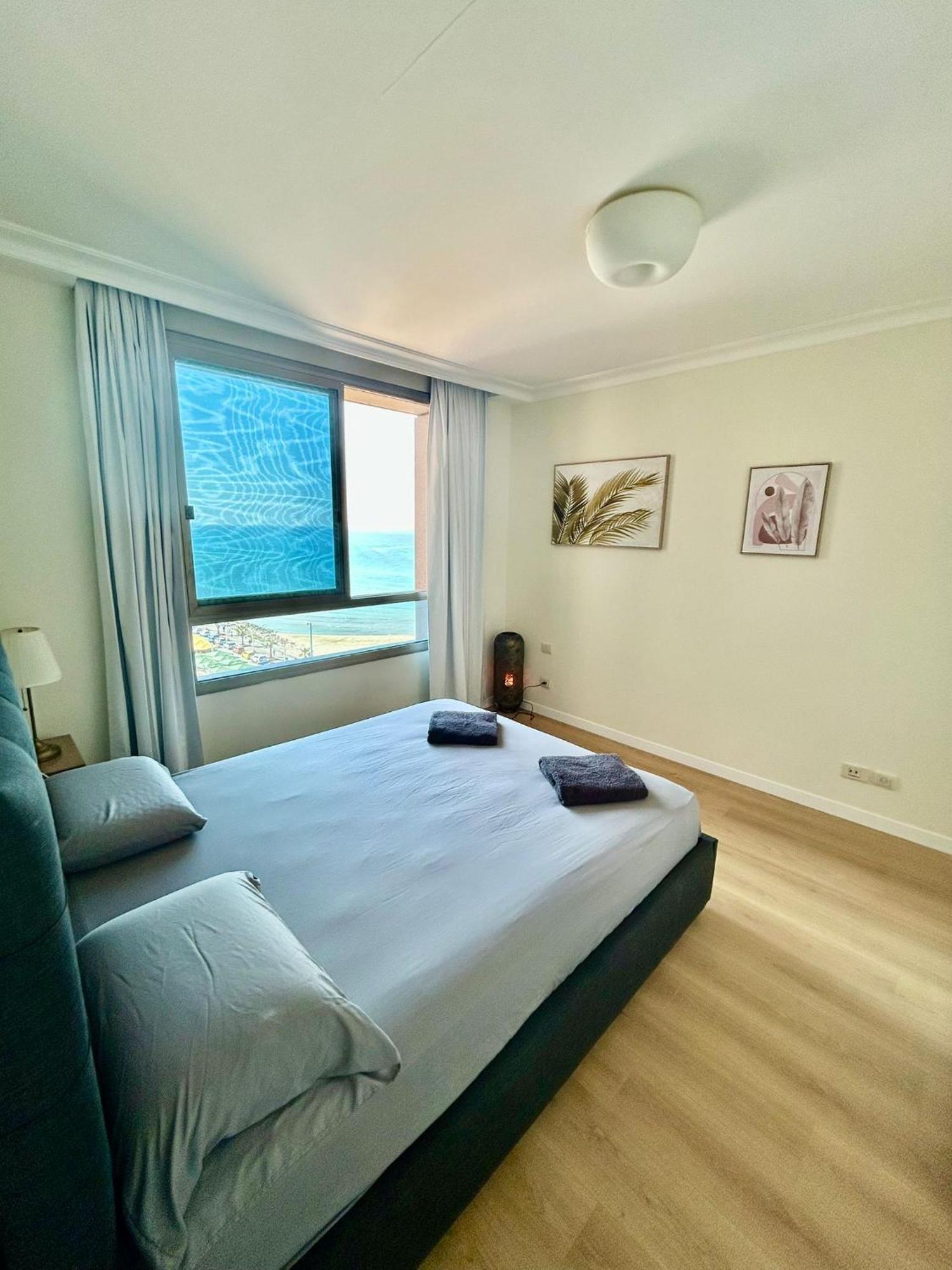 Haifa Almog Tower- "Blue Reef" Suite On The Sea Esterno foto